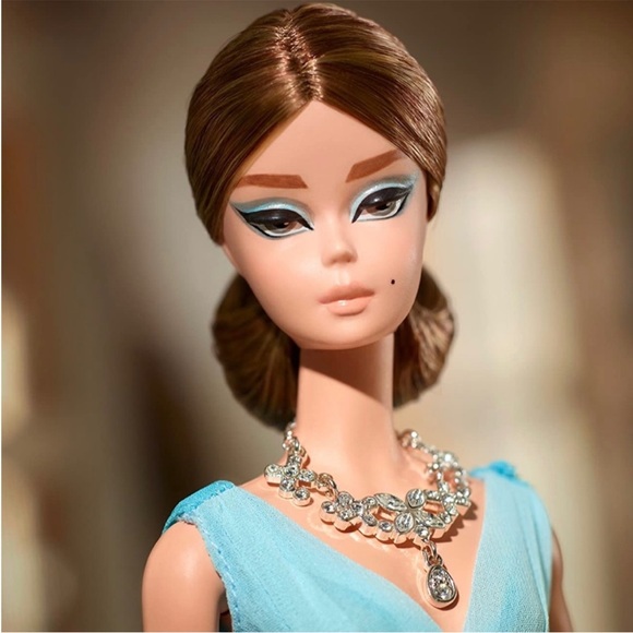 2016 BFMC Silkstone Barbie Blue Chiffon Ball Gown Fashion Model Gold Label NIB - Picture 4 of 8